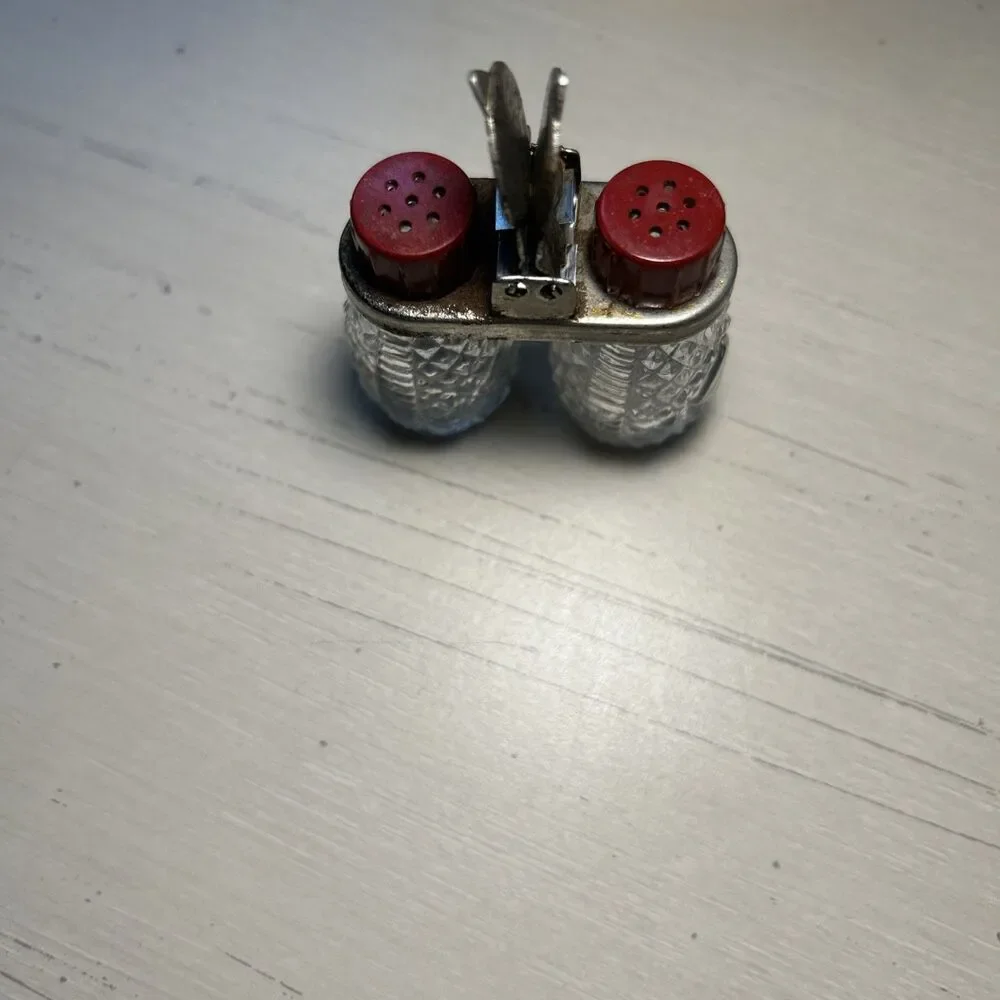 Vintage Salt And Pepper Shakers Bakelite 1940s Miniature Travel Set Height 2
